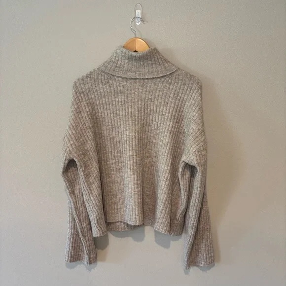 H&M Women’s Cowl Turtleneck Beige Long Sleeve Cozy Sweater NWT Size Small - Picture 2 of 12